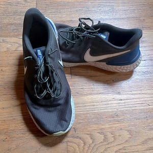 Men’s Nike Revolution Running shoes in size 11.5